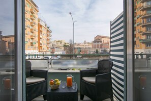 Chambre, balcon (King Rossa) | Minibar, bureau, rideaux occultants, chambres insonorisées