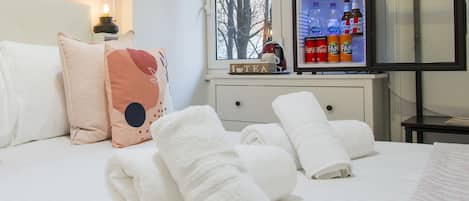 Deluxe Double Room (with shower Rosa)