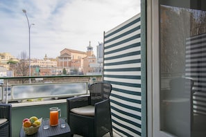 Zimmer, Balkon (King Rossa) | Minibar, Schreibtisch, Verdunkelungsvorhänge, schallisolierte Zimmer