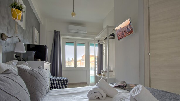 Deluxe Double Room, Balcony (with shower Grigia) | Minibar, desk, blackout drapes, soundproofing - Piccolo Hotel Boutique (Rome)