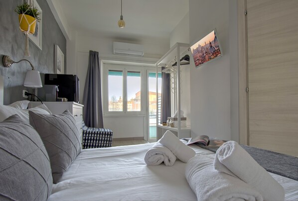 Chambre Double Deluxe, balcon (with shower Grigia) | Minibar, bureau, rideaux occultants, chambres insonorisées