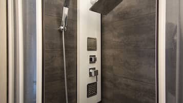 Deluxe-Doppelzimmer, Balkon (with shower Grigia) | Minibar, Schreibtisch, Verdunkelungsvorhänge, schallisolierte Zimmer