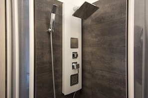 Chambre Double Deluxe, balcon (with shower Grigia)