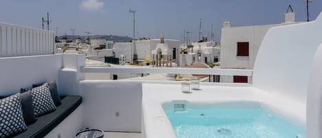 Seasonal outdoor pool, pool loungers