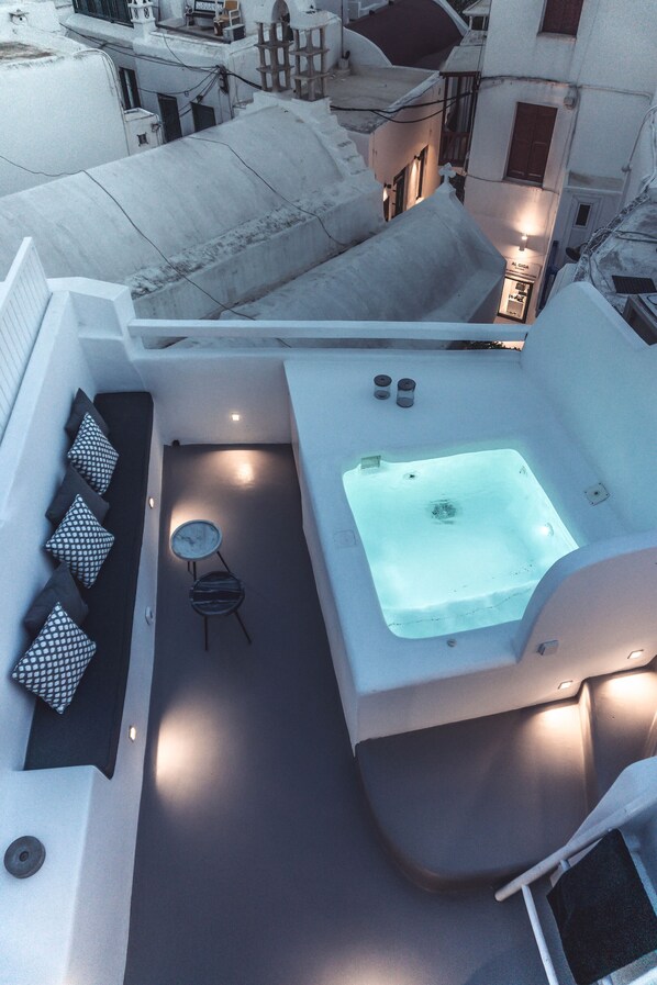 Seasonal outdoor pool, pool loungers - Roofs of Chora, Townhouse with Rooftop Pool - Adults Only (Mykonos)