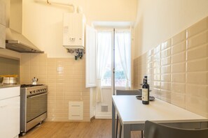 Refrigerador, horno, parrilla de estufa y tostadora 