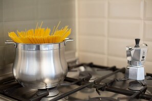 Coffee and/or coffee maker - A welcoming apartment in the heart of the Oltrarno by Mmega (Firenze)