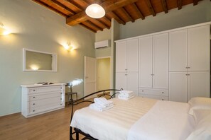 1 camera, Wi-Fi, lenzuola