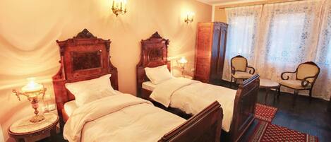 Deluxe Triple Room | Premium bedding, down duvets, pillow-top beds, in-room safe