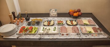 Café da manhã com buffet todos os dias (EUR 10 por pessoa) 