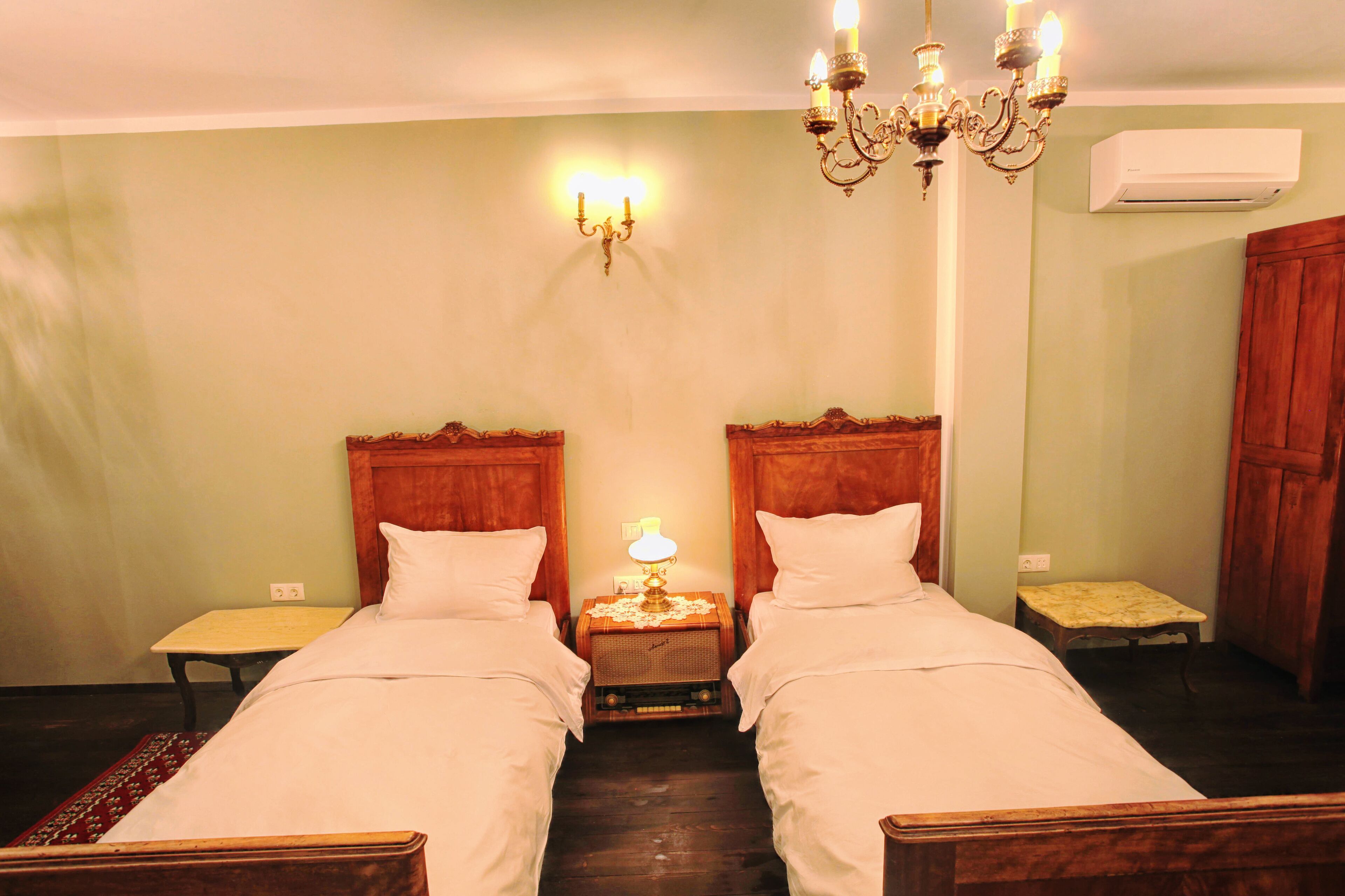 deluxe twin room | premium bedding, down duvets, pillow-top beds, in-room safe