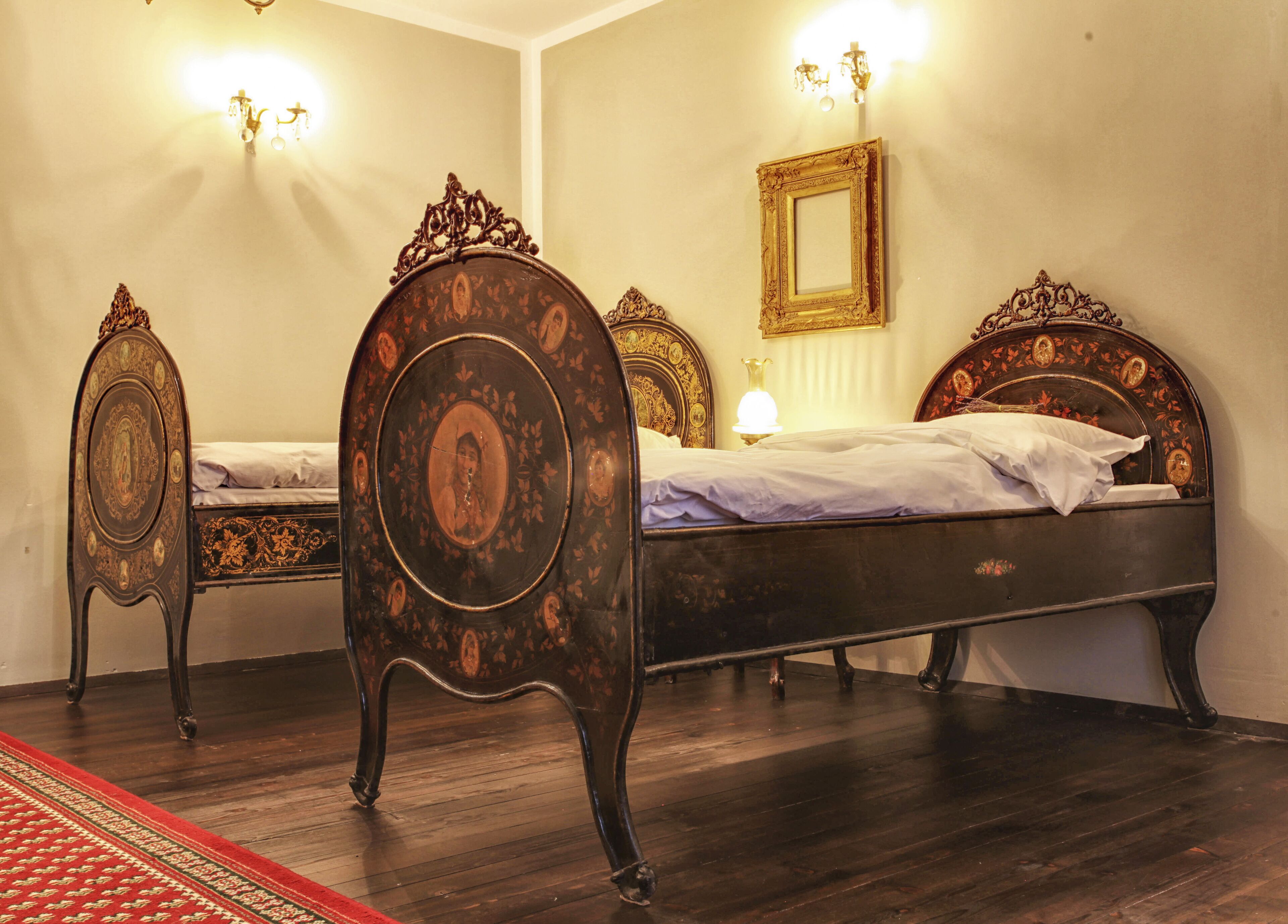 deluxe twin room | premium bedding, down duvets, pillow-top beds, in-room safe