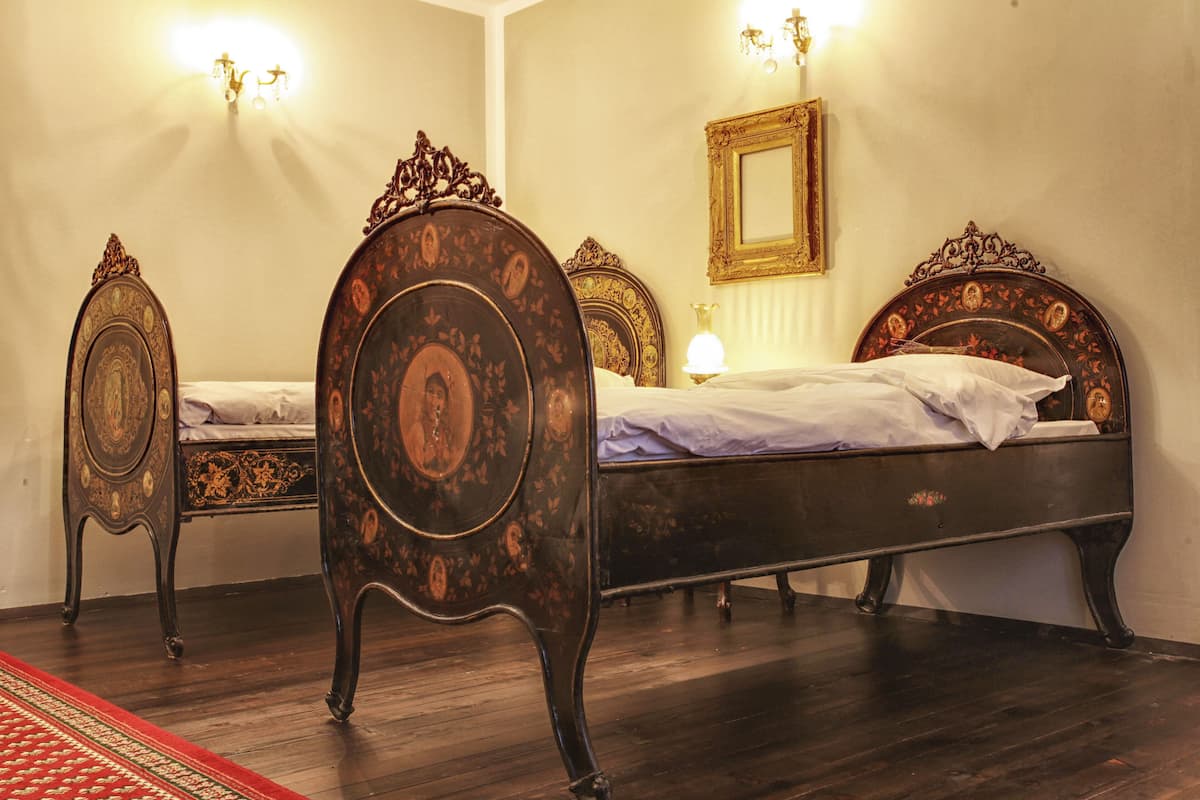 deluxe twin room | premium bedding, down duvets, pillow-top beds, in-room safe