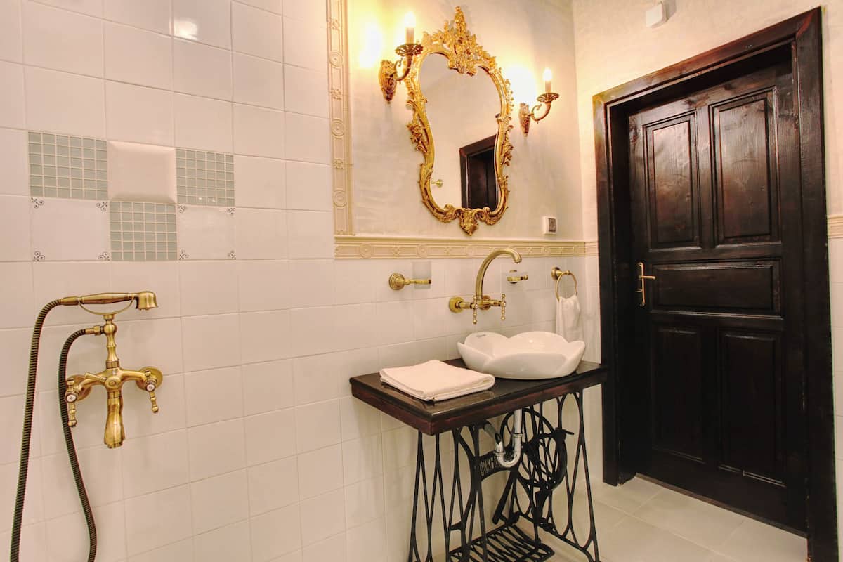 deluxe triple room | bathroom | shower, designer toiletries, hair dryer, slippers