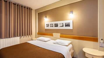 Minibar, in-room safe, desk, iron/ironing board