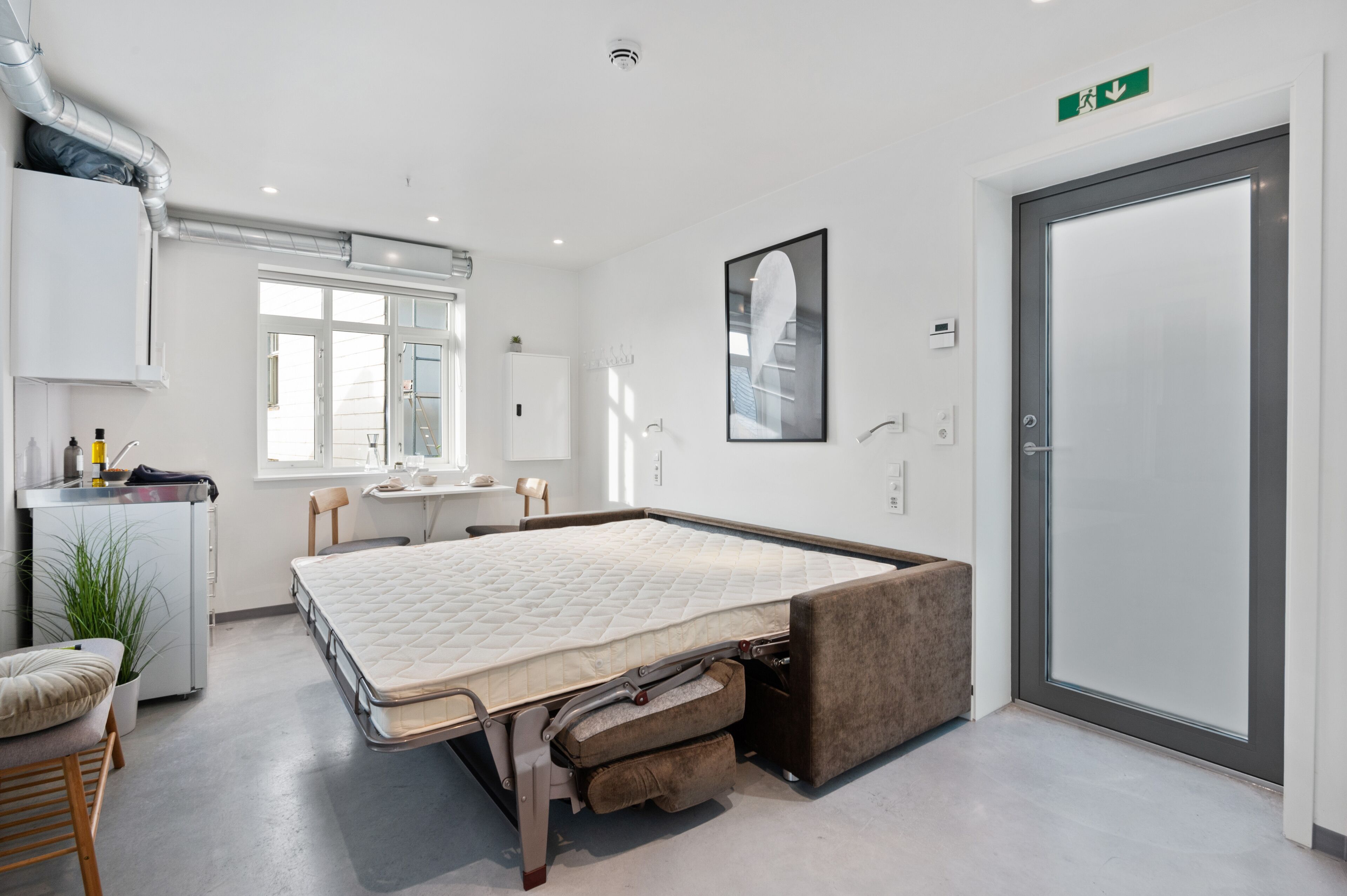 Skrivebord, blendingsgardiner, lydisolert og wi-fi (inkludert)