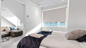 1 slaapkamer, een bureau, verduisterende gordijnen, geluiddichte muren