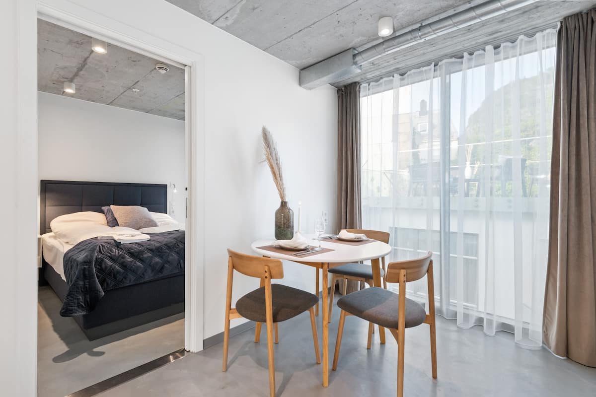 Bureau, rideaux occultants, chambres insonorisées, Wi-Fi gratuit