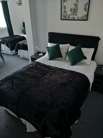 家庭房 | 笔记本电脑工作区、遮光窗帘、熨斗/熨板、免费 WiFi