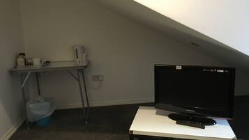 Basic Single Room | Living area | 21-inch LCD TV with digital channels, TV