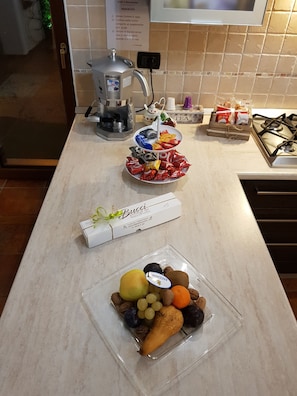 Breakfast buffet - Rosato b&b (Altino)