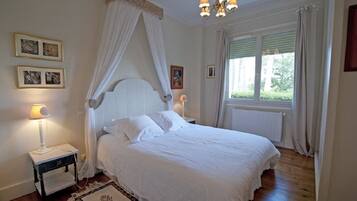 3 chambres, fer et planche à repasser, Wi-Fi gratuit, draps fournis