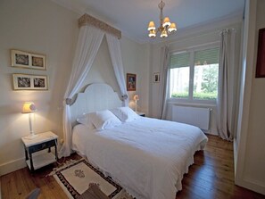 3 habitaciones, tabla de planchar con plancha y wifi gratis 