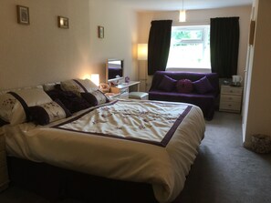 Deluxe-Doppel- oder -Zweibettzimmer | Bügeleisen/Bügelbrett, kostenloses WLAN, Bettwäsche