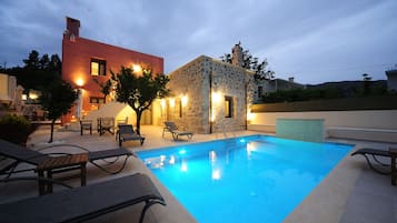 Outdoor pool, sun loungers