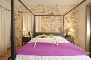 3 habitaciones, escritorio, tabla de planchar con plancha y wifi
