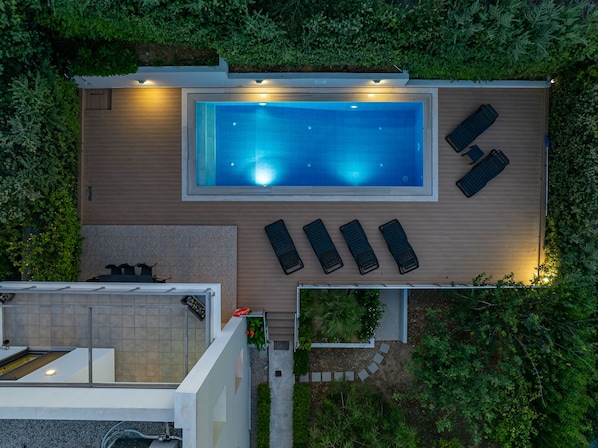 Outdoor pool, pool loungers
