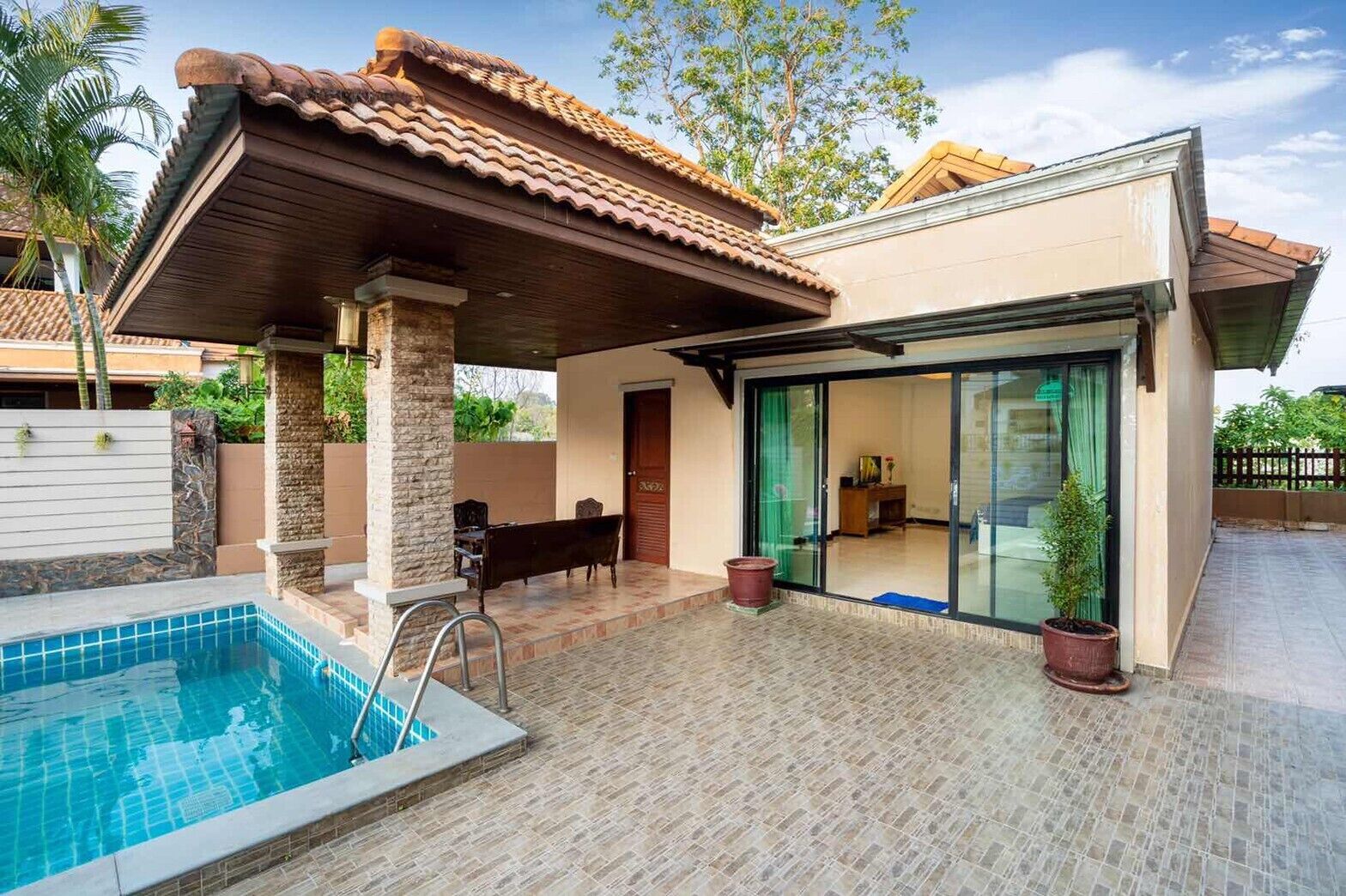 6 Bedrooms with Outdoor Pool | Ropa de cama de alta calidad y colchones con acolchado adicional