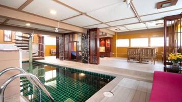 6 Bedrooms with Indoor Pool | Privat pool