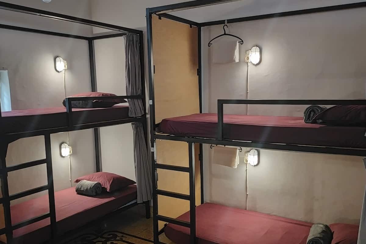 Economy Room, Women only, Non Smoking, Shared Bathroom | 1 bilik tidur, gebar bulu kapas, peti besi dalam bilik, Wi-fi percuma