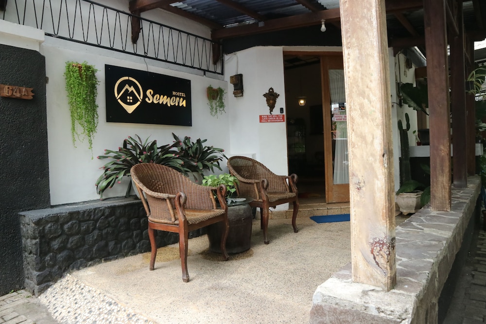 Semeru Hostel Malang image
