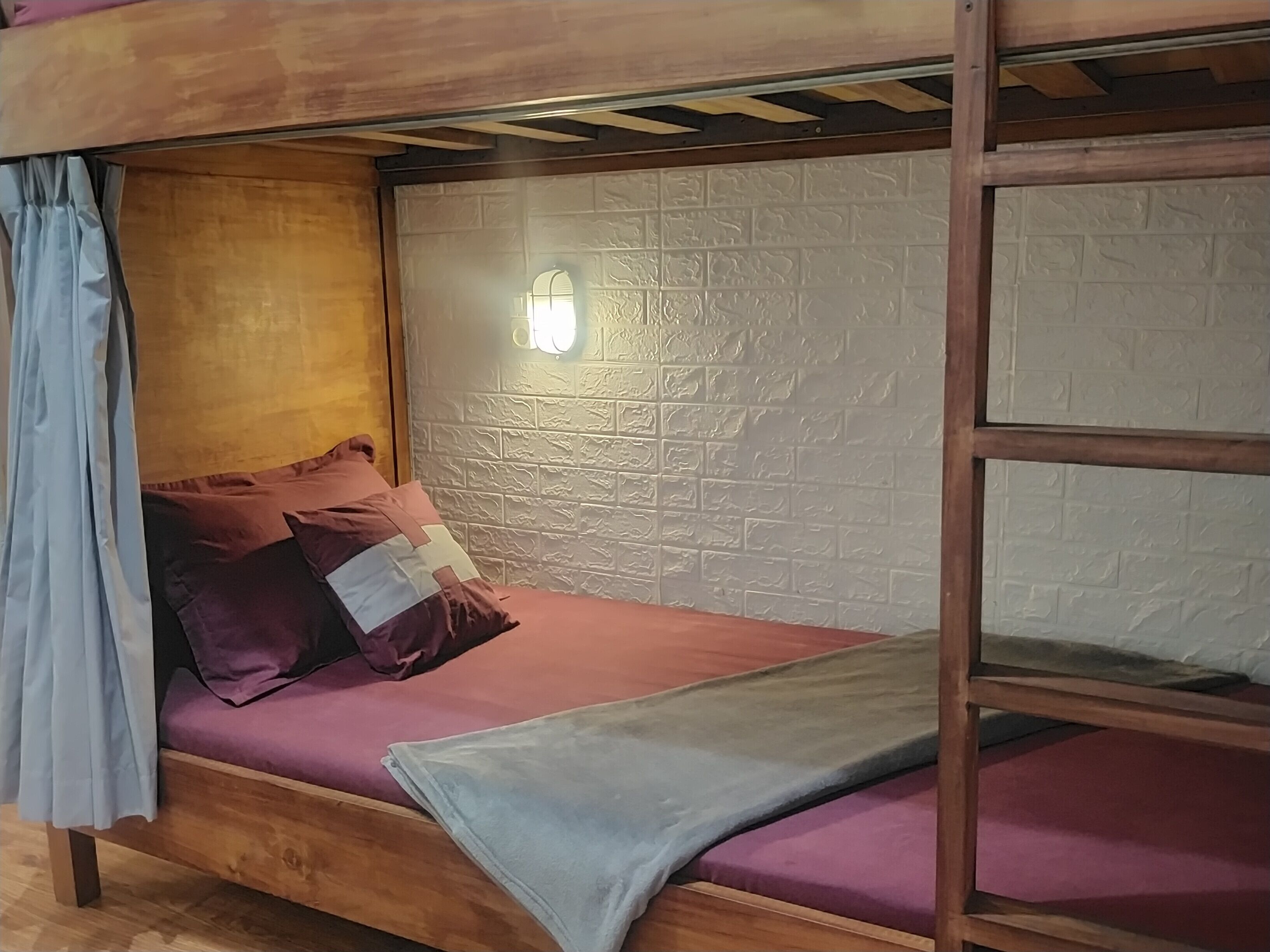 Signature Single Room, 2 Bedrooms, Non Smoking, Shared Bathroom | In-room safe, WiFi (free)