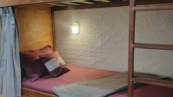 Signature Single Room, 2 Bedrooms, Non Smoking, Shared Bathroom | In-room safe, WiFi (free)
