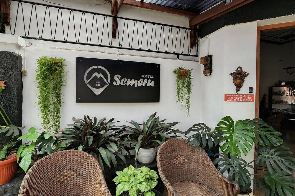 Semeru Hostel Malang - Adults Only