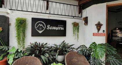 Semeru Hostel Malang - Adults Only
