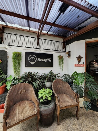 Semeru Hostel Malang - Adults Only