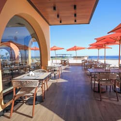 3 restaurants, breakfast, lunch, dinner served; international cuisine
