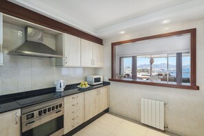 Frigorifero, microonde, forno, lavastoviglie