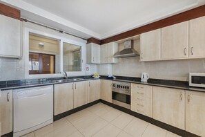 Frigorifero, microonde, forno, lavastoviglie