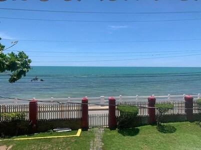 16 bedroom guesthouse in black river st elizabeth