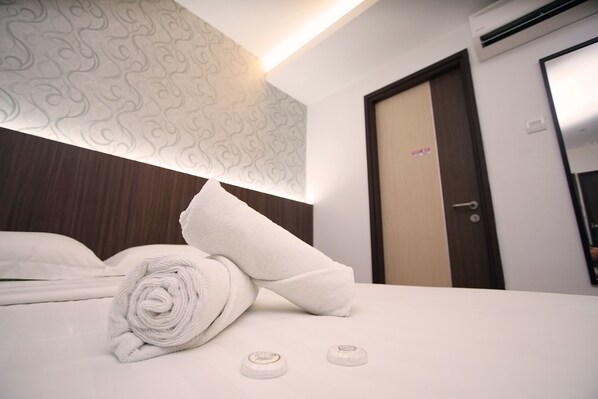 Verduisterende gordijnen, een strijkplank/strijkijzer, gratis wifi