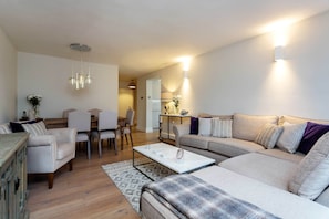 TV - Calming Belsize Park Retreat, by Veeve (London)