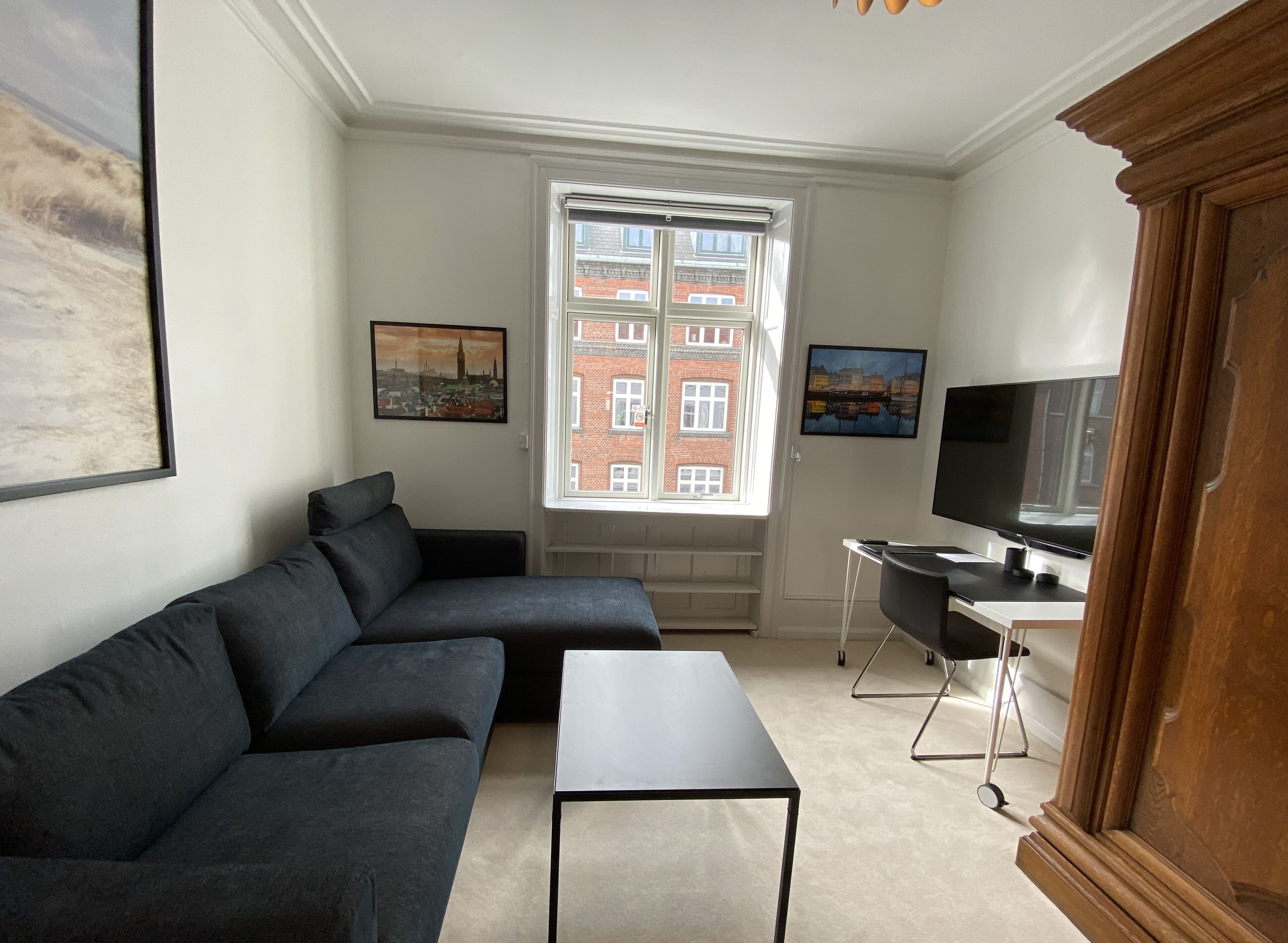 Suite, 2 Bedrooms | Living room | TV