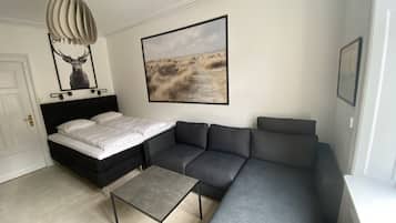 Suite, 2 Bedrooms | Living room | TV