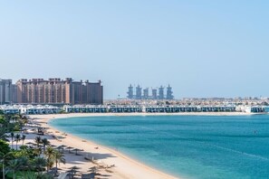Beach - beautiful *full sea view *in palm with private beach access (Dubai)
