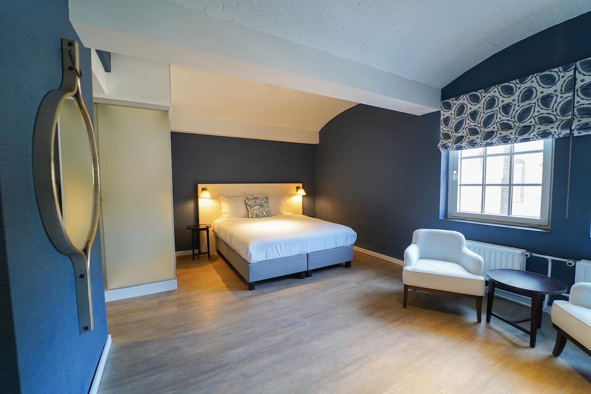 superior room | 1 bedroom, desk, laptop workspace, blackout curtains